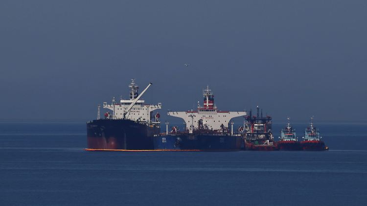 Der vor Tagen festgesetzte russische Tanker mit iranischem Öl wird inzwischen abgepumpt. Nun hat sich Teheran offenbar revanchiert.