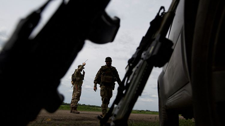 Die russischen Truppen und die mit ihnen verbündeten Separatisten haben ihre Offensive im Osten der Ukraine in den vergangenen Tagen verschärft.