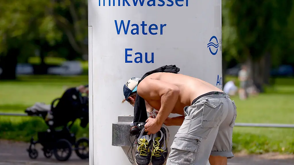 Bei-Hitze-sind-Trinkwasserbrunnen-sehr-gefragt