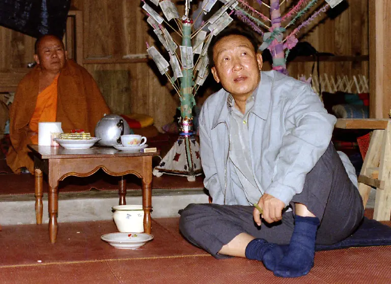 1995-11-23T120000Z-341146433-PBEAHUNEZCY-RTRMADP-3-KHUN-SA