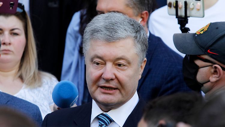 Poroschenko hatte die Ukraine von 2014 bis 2019 regiert, bevor er die Wahl gegen den heutigen Präsidenten Wolodymyr Selenskyj verlor.