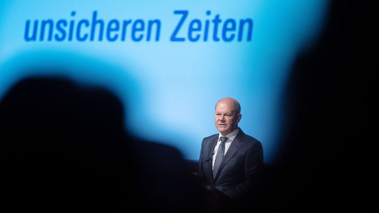 Obwohl Scholz eine unmittelbare Kontaktperson der betroffenen Teilnehmer aus seiner Delegation ist, reiste er am Freitag zum Katholikentag nach Stuttgart.
