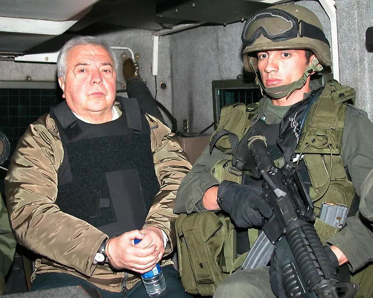 2004-12-03T000000Z-1894409946-RP5DRIDFCZAA-RTRMADP-3-DM