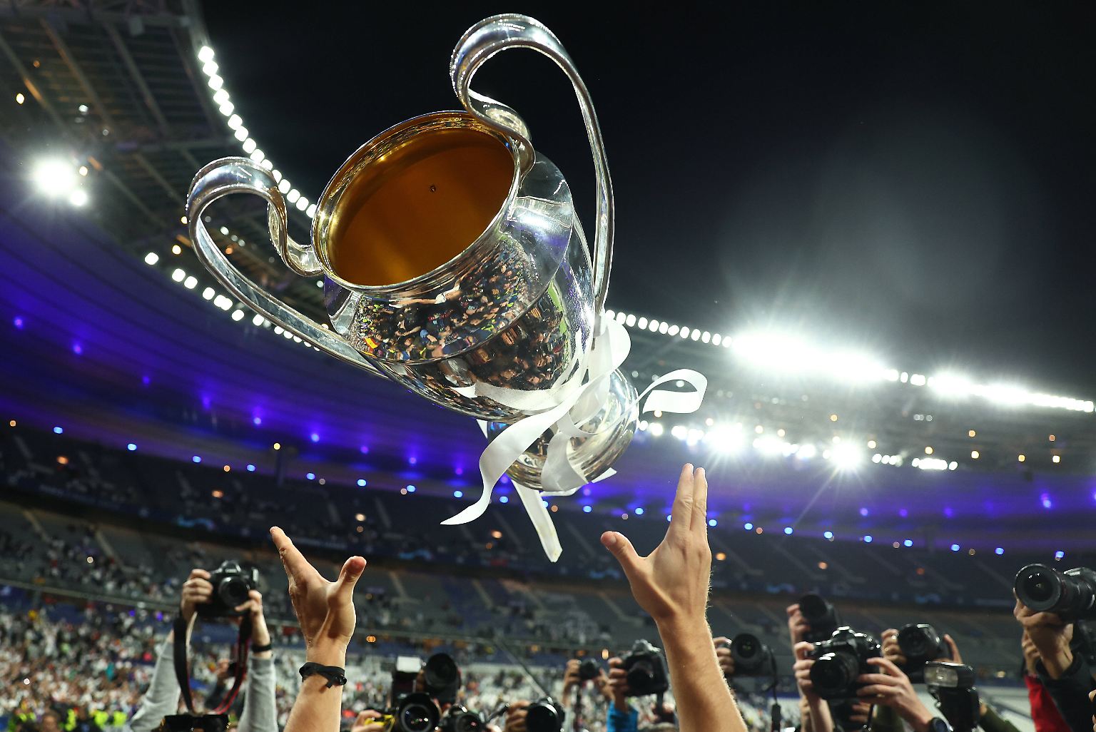 An diesem Sonntagnachmittag sollen sich die Bilder gleichen. Dann sollen nicht nur die neuen Champions-League-Sieger von Real Madrid in ihrer Heimatstadt ausgiebig gefeiert werden, …