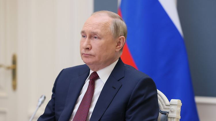 Wladimir Putin könne durch eine Fortsetzung des Kriegs derzeit mehr gewinnen als verlieren, sagt Masala.