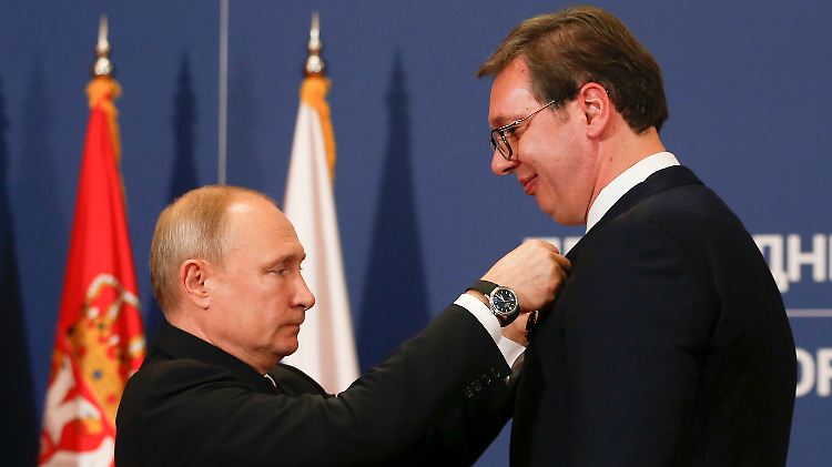 Russlands Staatschef Putin verlieh Serbiens Präsident Vucic Anfang 2019 den Newski-Orden.