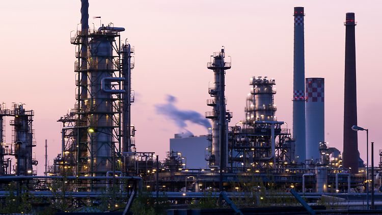 Das Industriegelände der PCK-Raffinerie. Sie verarbeitet das russische Öl aus der Druschba-Pipeline, die in Schwedt/Oder endet.