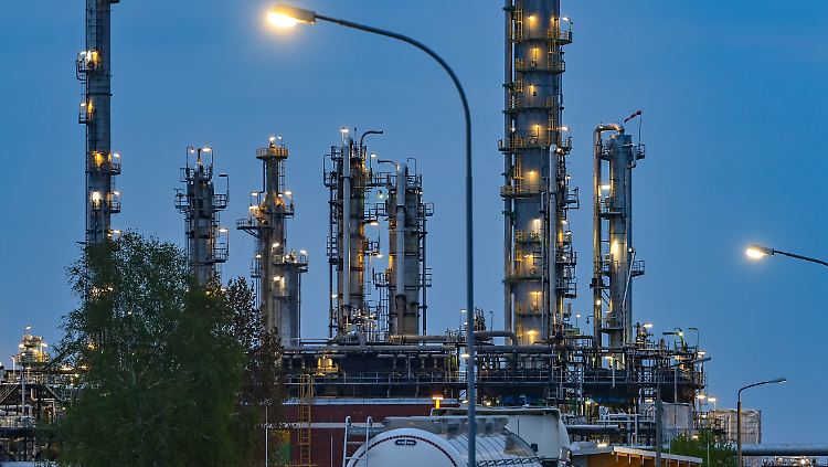 Öl aus Russland kommt in Deutschland etwa in der Erdölraffinerie der PCK-Raffinerie GmbH in Schwedt an.