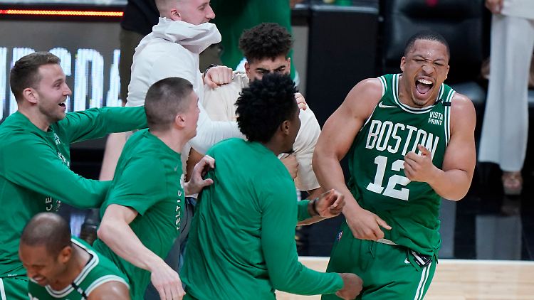 Große Freude bei den Boston Celtics.