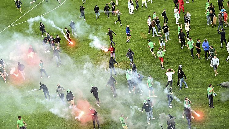 Der Mob jagt die Spieler.