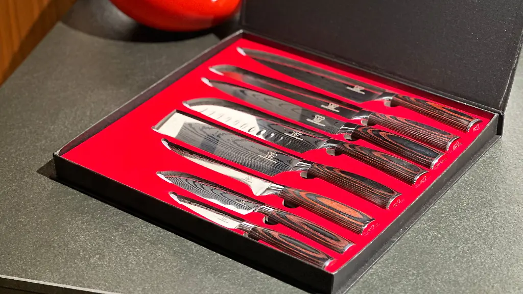 Das-Kuechenkompane-Messerset-im-Test-Von-Chefmesser-bis-hin-zu-Tranchiermesser-ist-alles-dabei