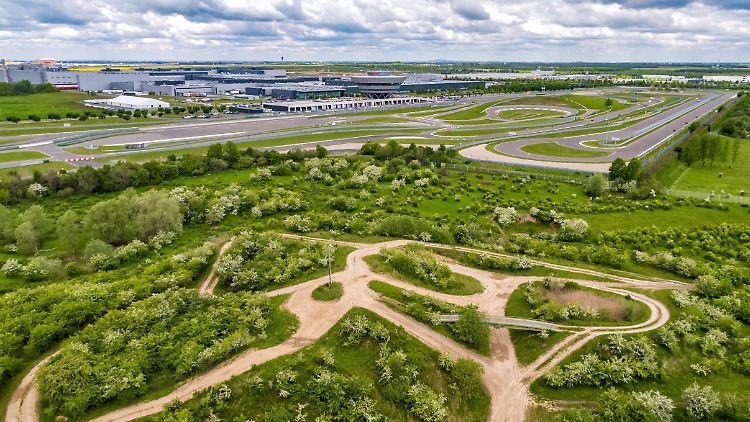 Seit Mai 2020 ist das Gelände um die Produktionsstätte in Leipzig auch "Porsche Experience Center".