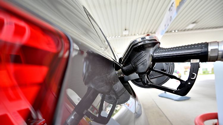 Tanken bleibt teuer- 