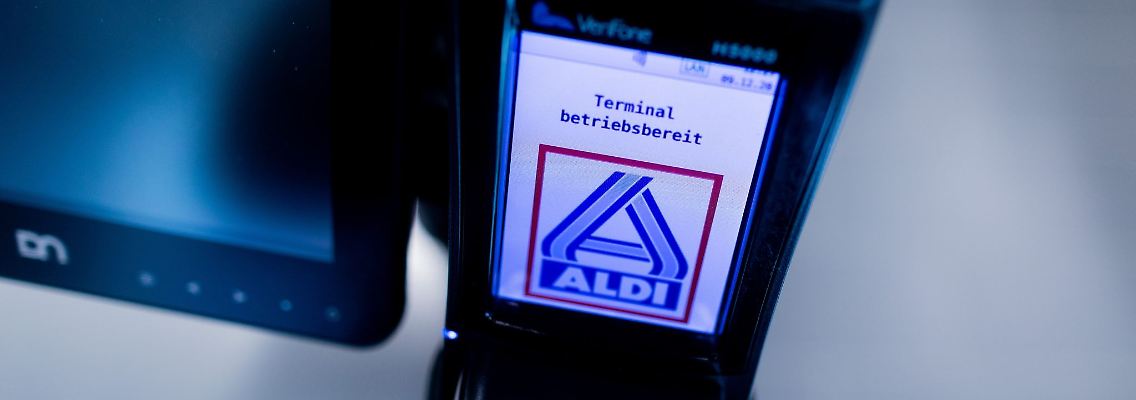 Nach Problemen mit Kartenzahlungen können Verbraucher beim Discounter Aldi Nord Firmenangaben zufolge bald wieder überall bargeldlos einkaufen.