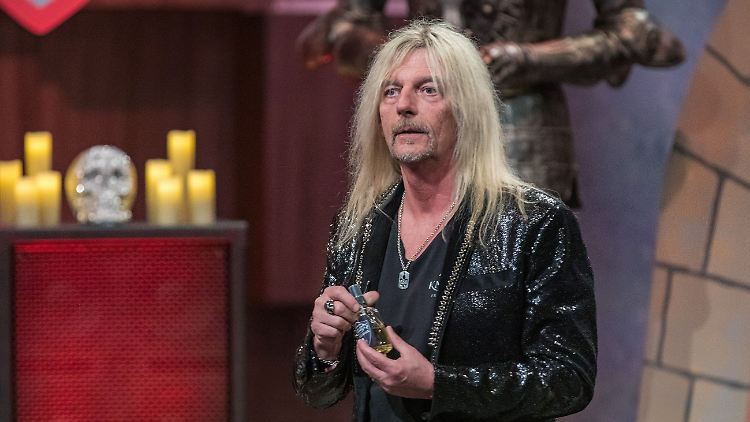 Rocker Axel Rudi Pell stellt seine Duftreihe vor.