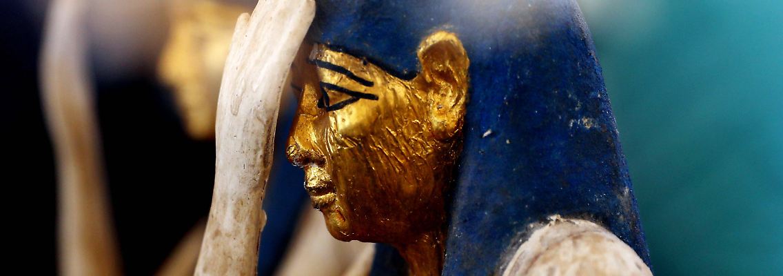 Bei einigen der Statuen sind sogar noch die Bemalungen erhalten.