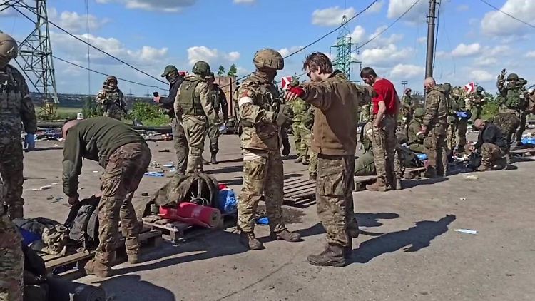 Die Kriegsgefangenen aus dem Asow-Stahlwerk wurden ins Gebiet der russischen Separatisten gebracht.