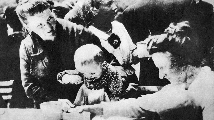 Verhungern war lange eine reale Gefahr für Babys und ist es in vielen Teilen der Welt bis heute.