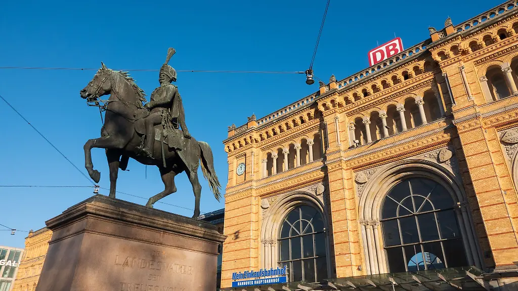 Am-kommenden-Wochenende-duerfen-auf-Anordnung-der-Bundespolizeidirektion-im-Hauptbahnhof-von-Hannover-keine-gefaehrlichen-Werkzeuge-oder-Waffen-mitgefuehrt-werden