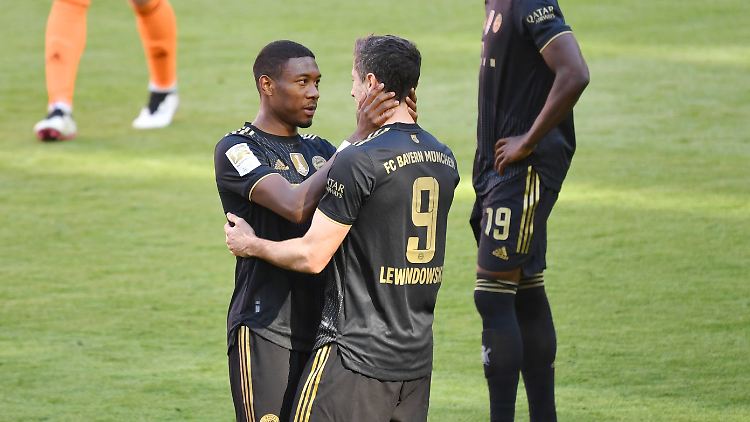 Alaba (l.) spielt schon nicht mehr bei den Bayern, Lewandowski will nur noch weg. 