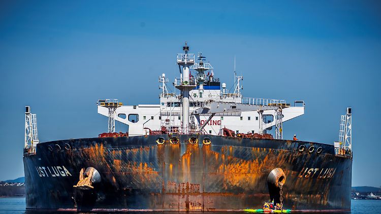 2022-04-25T135010Z_1618413254_RC2AUT9FY9GI_RTRMADP_3_UKRAINE-CRISIS-NORWAY-OIL.JPG