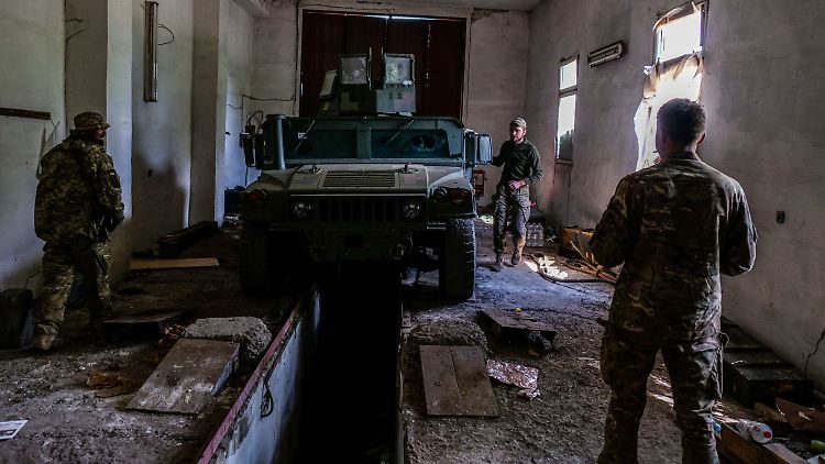 Ukrainische Soldaten bereiten sich in Lyssytschansk auf den Einsatz an der Front vor.