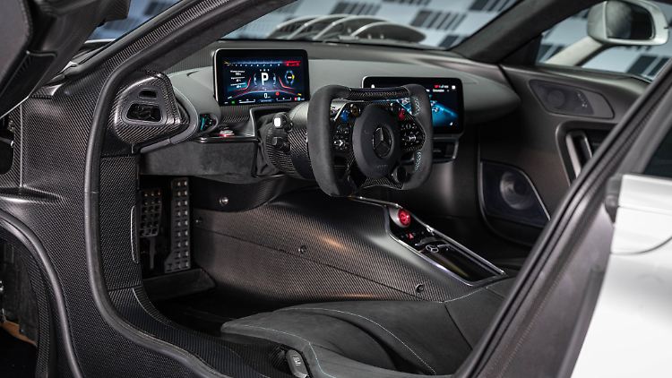 Ein bisschen Wohlfühlatmosphäre aus den Standardmodellen trägt der Mercedes-AMG ONE aber auch in sich.