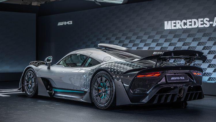 Die Race Crew, die es sonst für den Start eines Formel-1-Wagens braucht, hat AMG in die Hard-und Software des ONE als künstliche Intelligenz integriert.