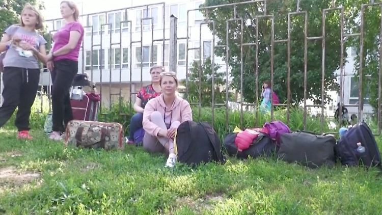 frauen geflüchtet.jpg