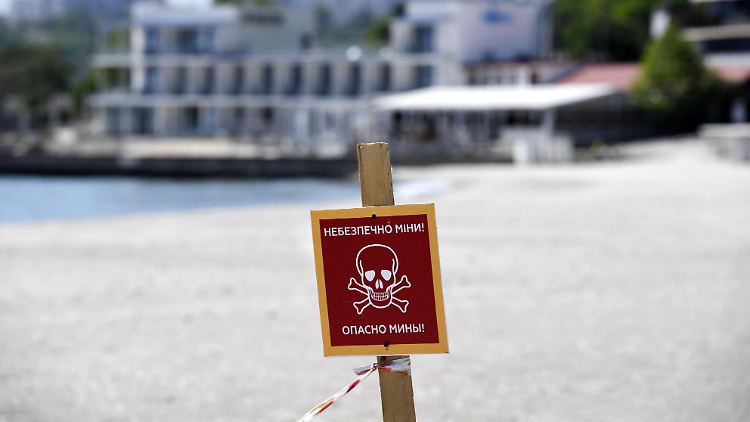 Am Strand von Odessa wird vor Minen gewarnt. Laut Milley sind auch die Seewege durch Minen blockiert.