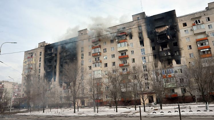 Kiew wirft Moskau vor, aus der letzten verbliebenen Bastion der Ukraine in Luhansk ein "zweites Mariupol" zu machen.