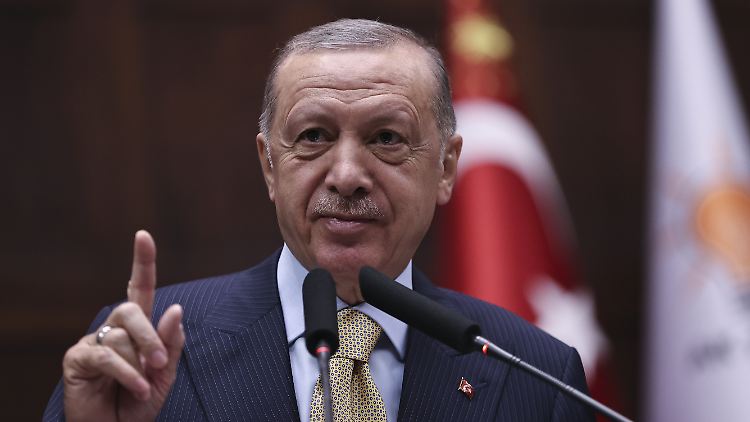 Präsident Erdogan gibt sich bei seiner Rede im türkischen Parlament kampflustig.  
