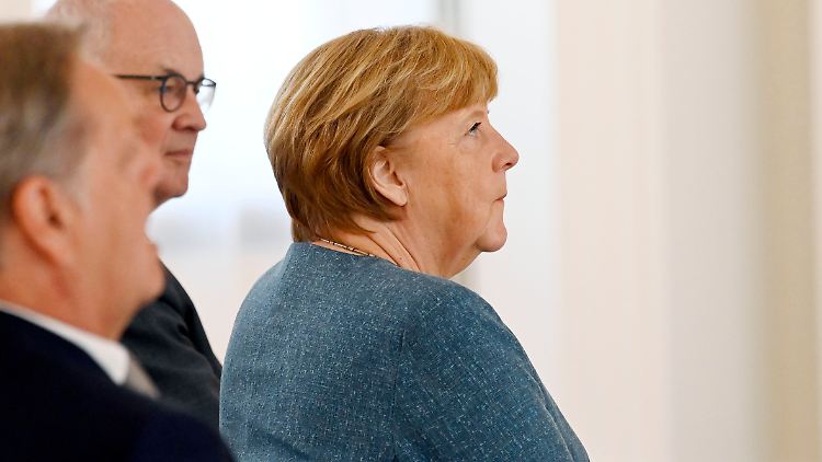 "Meine Solidarität gilt der von Russland angegriffenen, überfallenen Ukraine und der Unterstützung ihres Rechts auf Selbstverteidigung", sagte Merkel.