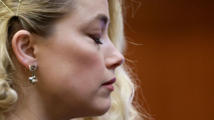 Schauspielerin Amber Heard muss sich gegen Ex-Mann Johnny Depp geschlagen geben.
