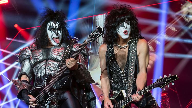 Immer noch in Topform: Gene Simmons (l.) und Paul Stanley von Kiss beim Konzert in Dortmund.