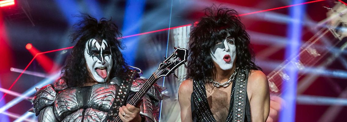 Immer noch in Topform: Gene Simmons (l) und Paul Stanley von Kiss heizen Dortmund ein.