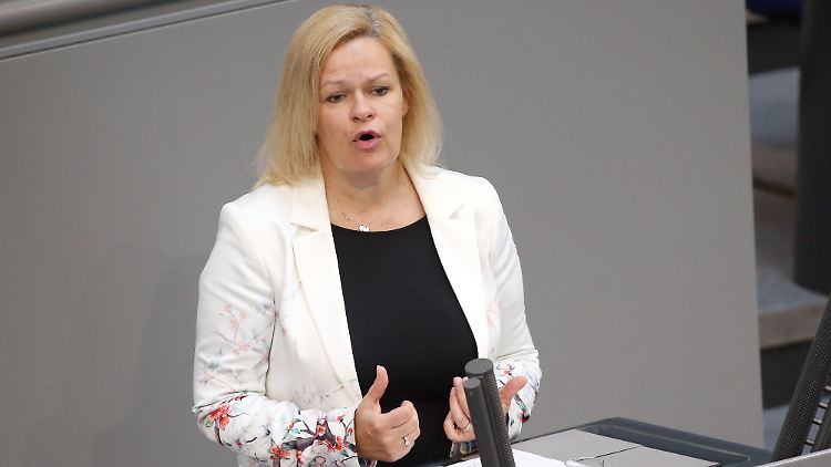 Innenministerin Faeser will die Bevölkerung vor zahlreichen Bedrohungen schützen. 