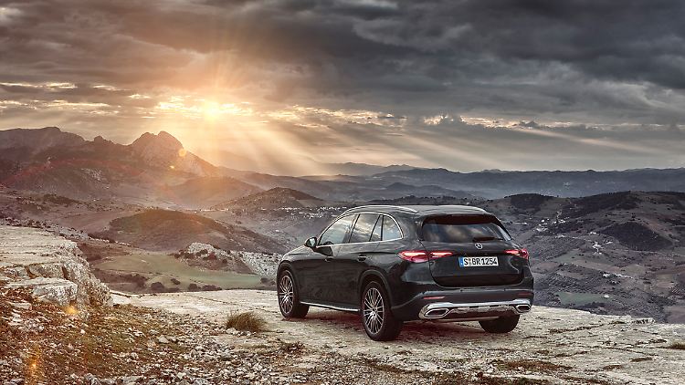 Zum Marktstart im September wird es nur Mildhybrid-Antriebe für den Mercedes GLC geben.