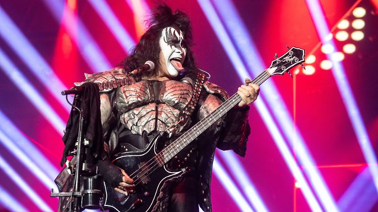 Lange wird er seine Zunge nicht mehr tänzeln lassen: Kiss-Aushängeschild Gene Simmons am Mittwochabend in Dortmund.