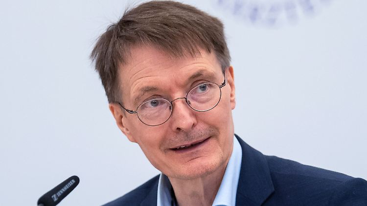 Bundesgesundheitsminister Lauterbach preist das neue Informationsportal zu Fragen rund um Long Covid als besonders verständlich an. 