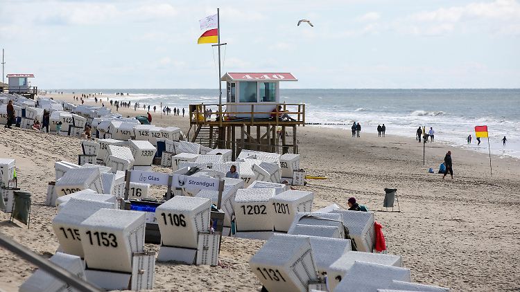 Noch ist nicht viel los in Westerland auf Sylt. Doch 9-Euro-Ticket und Pfingsten lassen einen Ansturm auf die Insel erwarten.