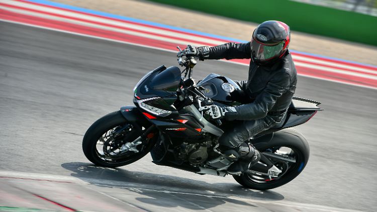 Mit der Factory hat Aprilia sein Basismodell einfach in den Schatten gestellt.