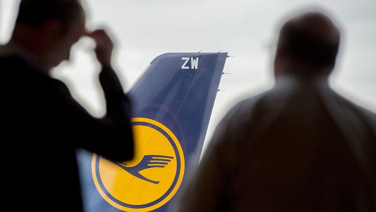 Eine Lufthansa-Maschine am Frankfurter Flughafen.