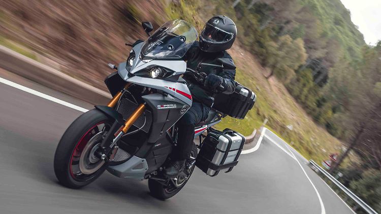 Die Energica Experia wiegt 260 Kilogramm und ist damit alles andere als ein Leichtgewicht.