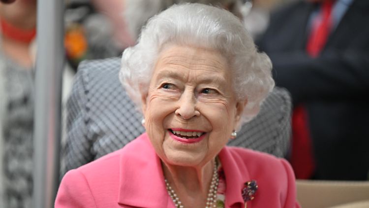 Sie soll erstmals ihrer Urenkelin begegnet sein: Queen Elizabeth II.