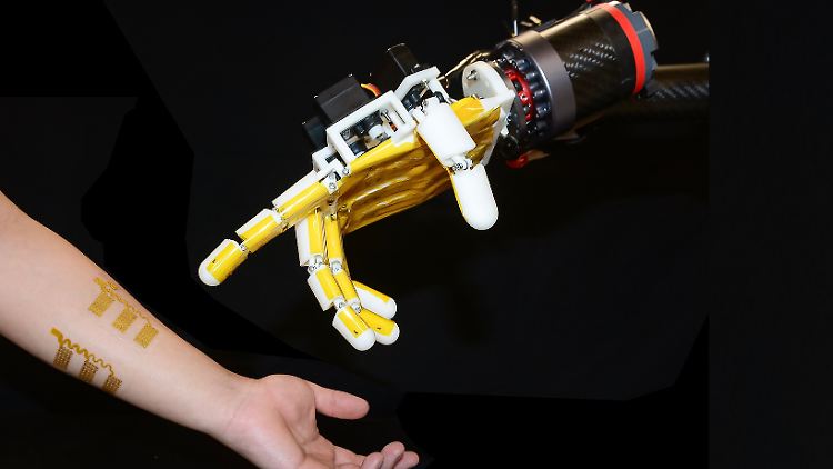 Die elektronische Haut kann einfach und kostengünstig hergestellt werden.