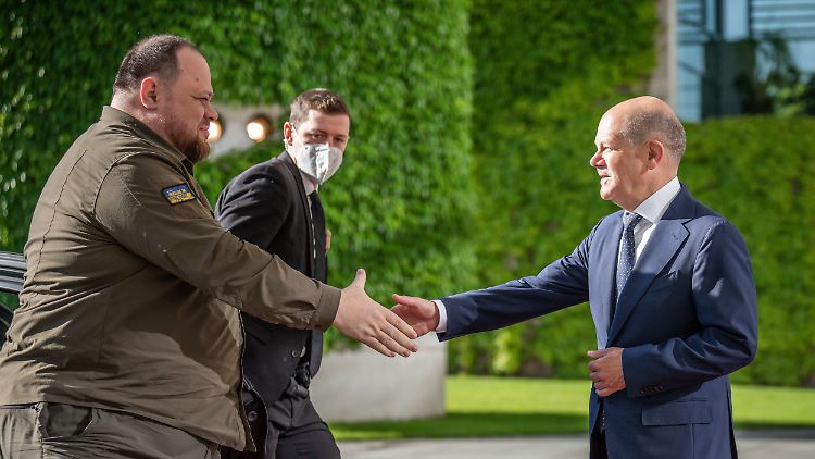 Für den ukrainischen Parlamentspräsidenten Stefantschuk (l.) ging es am Freitag zunächst ins Kanzleramt und dann ins Schloss Bellevue.