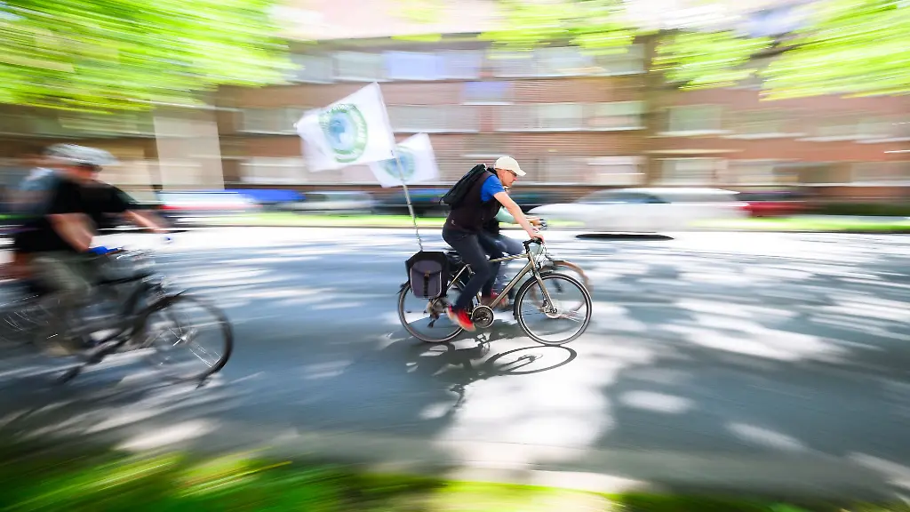 Umweltschuetzer-protestieren-gegen-die-Modernisierung-des-Suedschnellwegs-in-Hannover