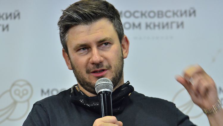 Dmitry Glukhovsky geht davon aus, dass Putin noch fünf bis zehn Jahre zu leben hat.