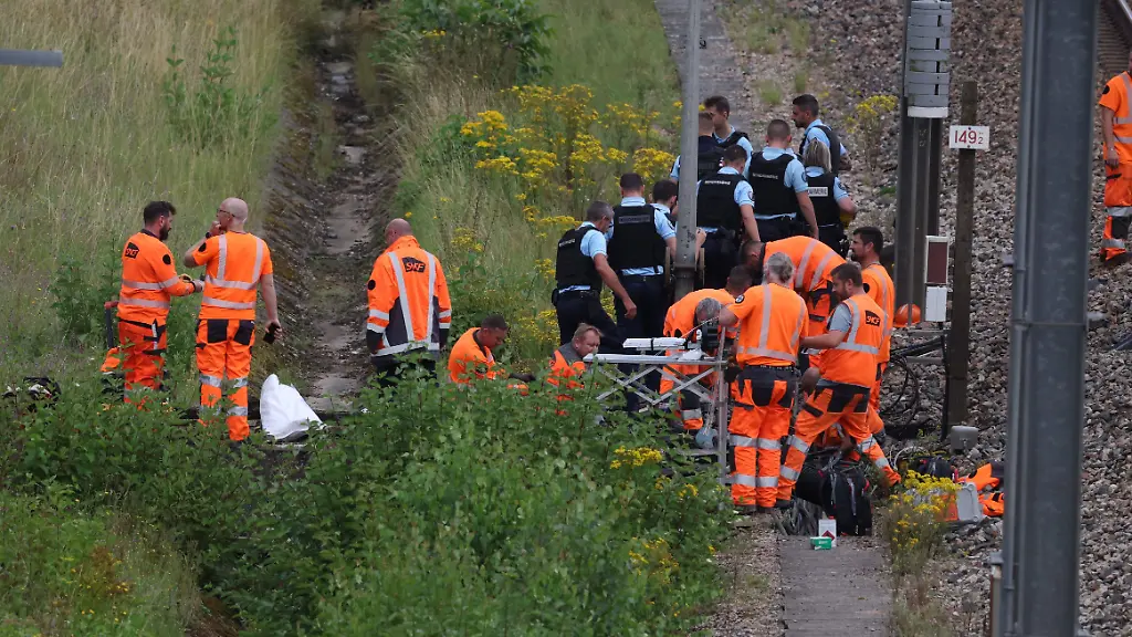 24b249e7689fc64d7c77f61140e9f662